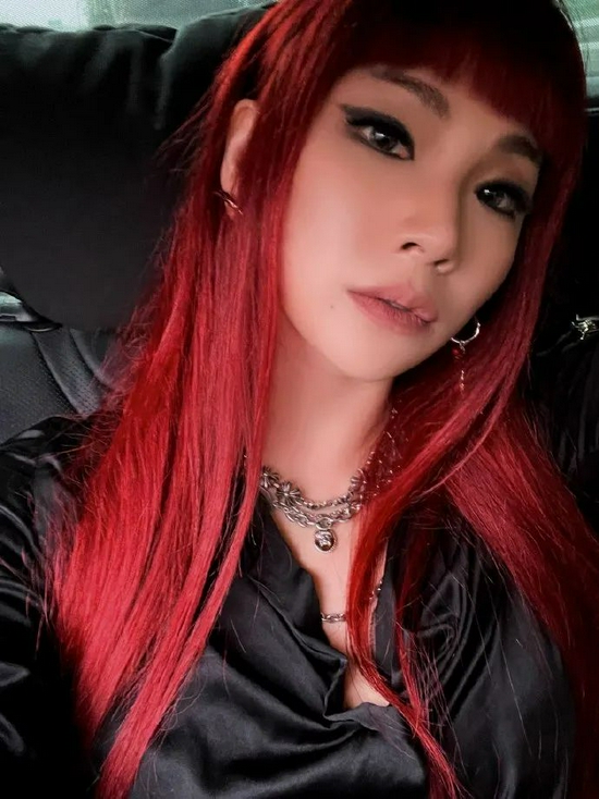 女王CL强势回归,Mugler泳衣外穿、恶魔角霸气造型,王者姿态罢了! 女王CL强势回归,Mugler泳衣外穿、恶魔角霸气造型,王者姿态罢了!