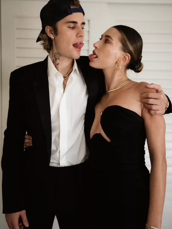 看了现在的Hailey Bieber  谁都得夸一句很绝很美很会穿