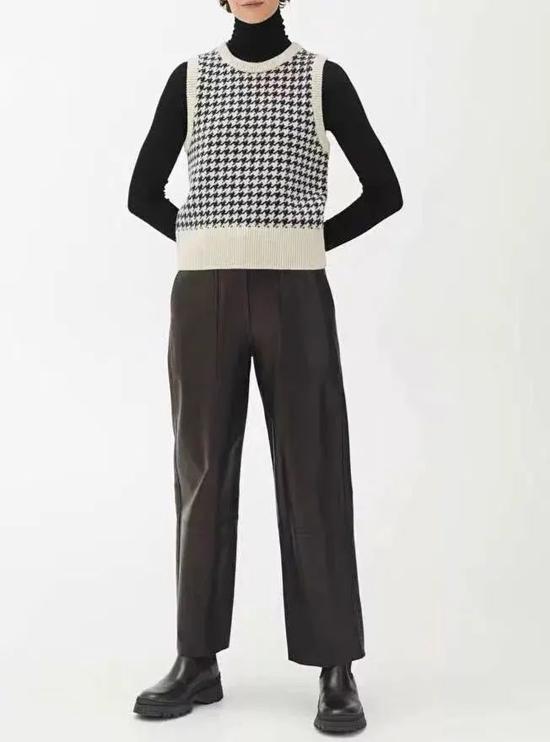 搭衬衫、连衣裙、羽绒服啥都行 百搭单品非它莫属