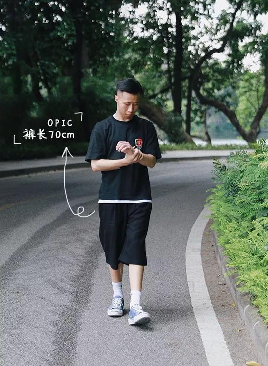 短袖:HuAngle / 短裤:OPIC