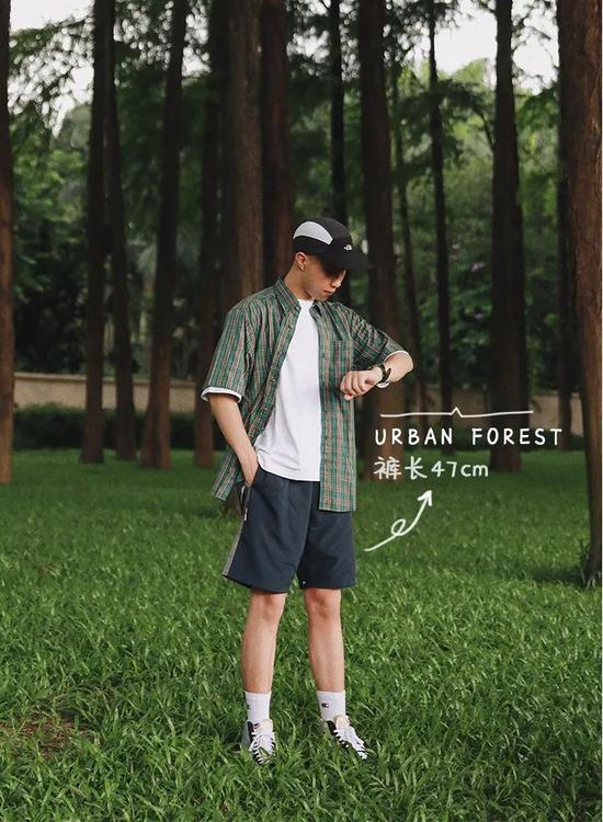 短袖：POOF / 衬衫：私物 / 帽子：TNF / 短裤：URBAN FOREST