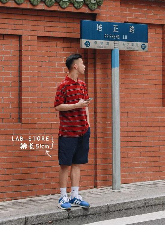 短袖:TBALLER / 短裤:LAB STORE