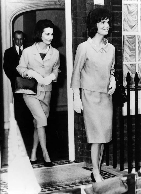 1961年，Lee陪同姐姐出访伦敦