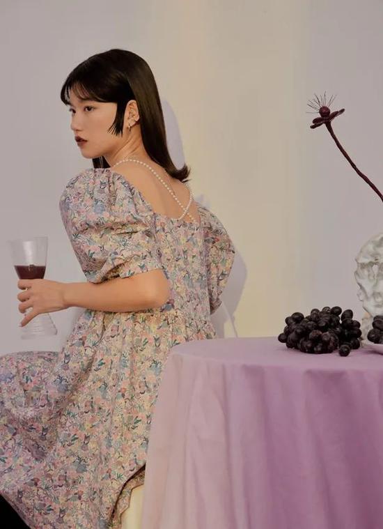 穿衣服露这个位置太高级了插图(2) 穿衣服露这个位置太高级了