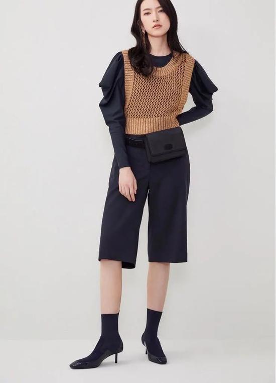 搭衬衫、连衣裙、羽绒服啥都行 百搭单品非它莫属