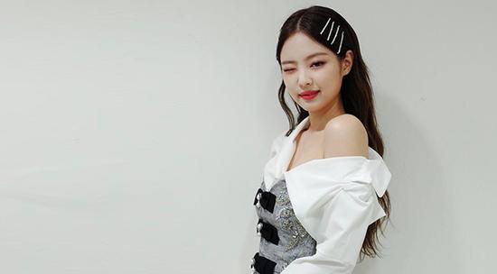 ãblackpink jennieé«®å¤¾ãçåçæå°çµæ