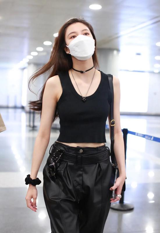 火遍时尚圈的“大佬裤” 你还不了解下插图(20) 火遍时尚圈的“大佬裤” 你还不了解下
