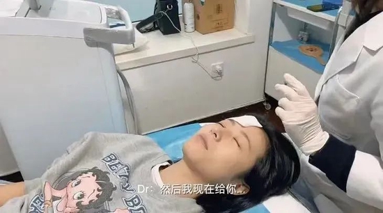 51岁李英爱“富养”出气质