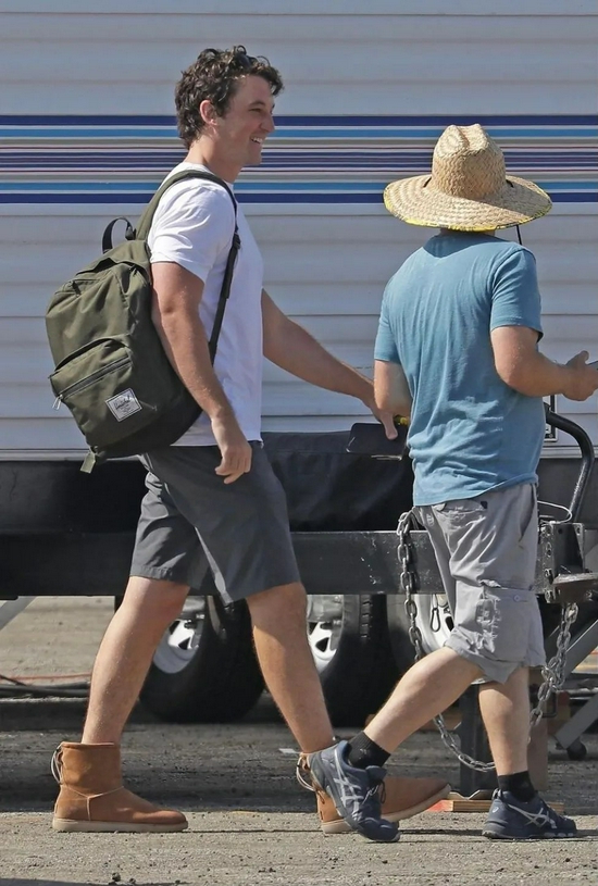 当地时间9月9日，Milesteller回到LA的剧组