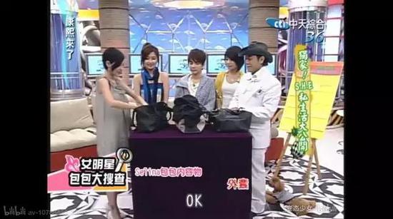 如果你是个文化人,可能还会不厌其烦地塞进去一本书,或者kindle和ipad。