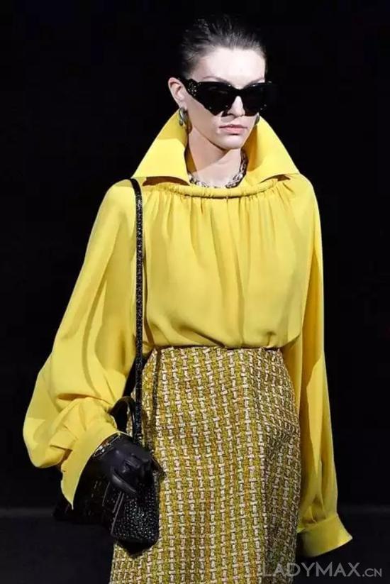 Balenciaga 2019秋冬系列将重心放在对廓形和领子部分的探索上