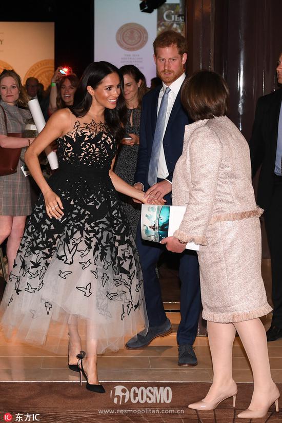 裙裝:Oscar de la Renta
