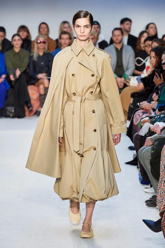 古奇风衣_卡拉·古奇诺