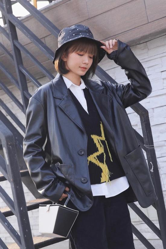 搭衬衫、连衣裙、羽绒服啥都行 百搭单品非它莫属