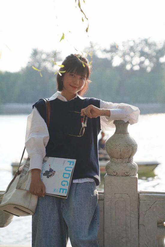 搭衬衫、连衣裙、羽绒服啥都行 百搭单品非它莫属