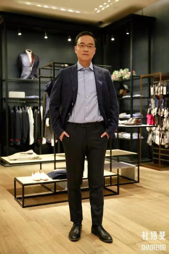 除了西服以外呢?比如和姑娘约会时准备怎么认真打扮?