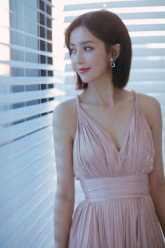 礼服:JENNY PACKHAM