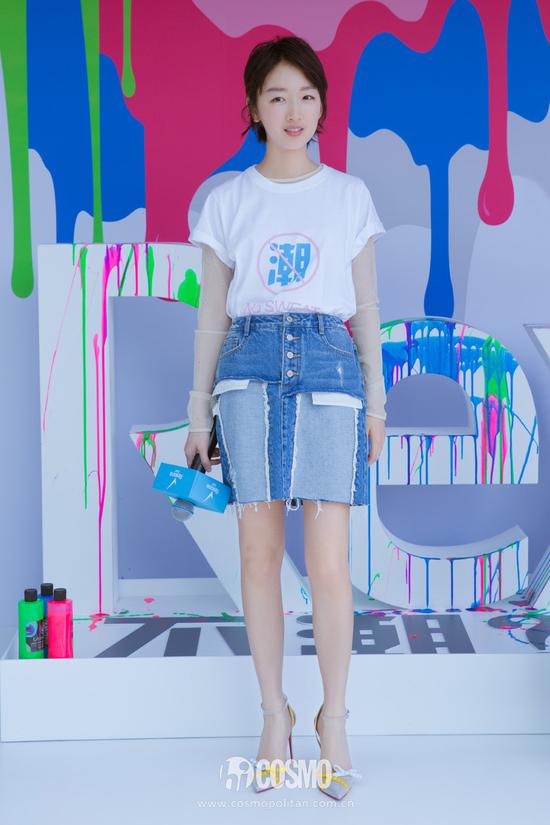 两个月不见的刘亦菲穿上牛仔裙更美了