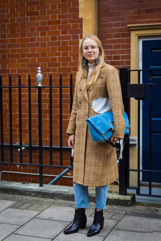 mini包过季下线 今年秋冬是大手袋的天下