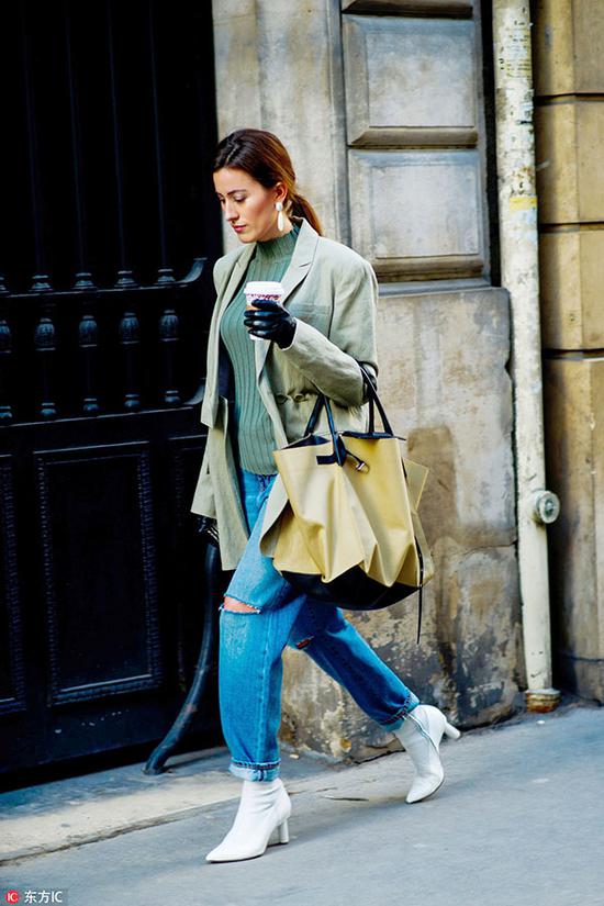 mini包过季下线 今年秋冬是大手袋的天下