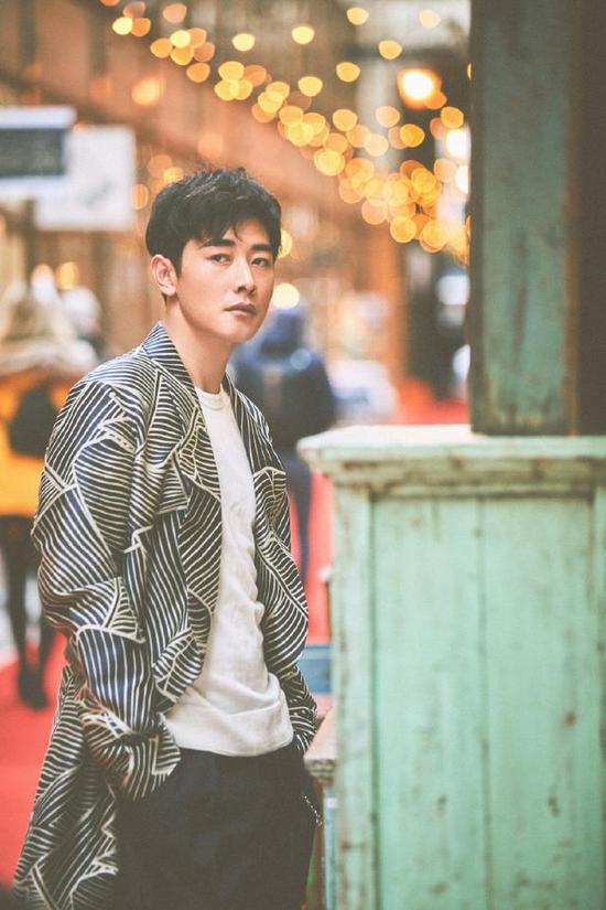 罗晋唐嫣要结婚了?罗晋西装短裤变身雅痞型男