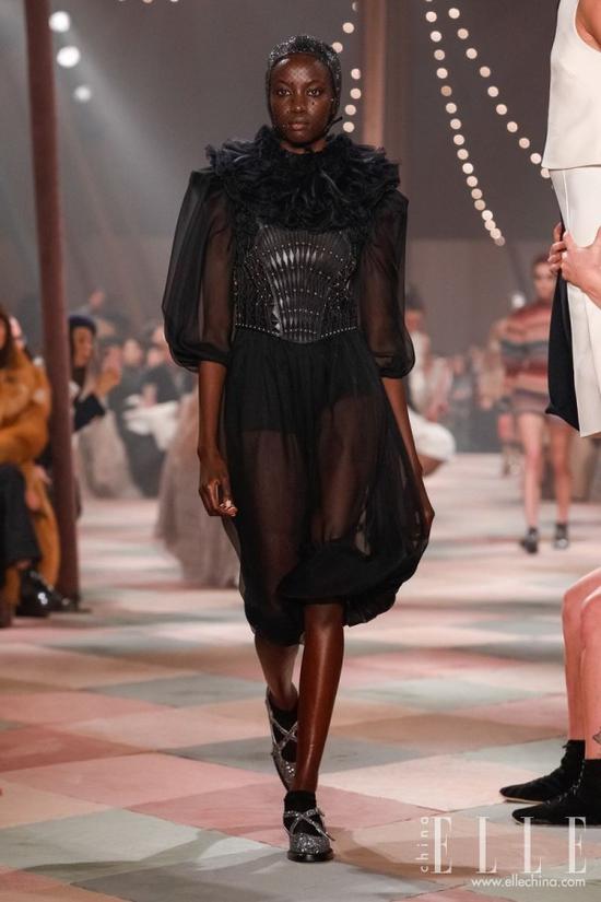 红毯上的宝藏女神们 丑/美上热搜