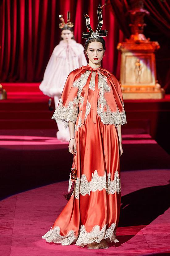 Dolce & Gabbana 2019秋冬系列 图片来源：Vogue Runway