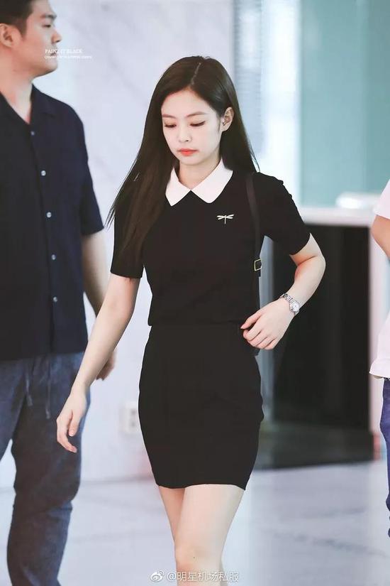 Jennie佩戴Cartier蓝气球，P.S。最近一年都在戴这块表哦