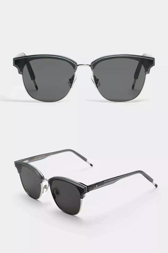 从上至下为1.Ray-Ban 5334 Clubmaster 2.Gentlemonster MOOR 02(B) 3.DIOR CHRONOF