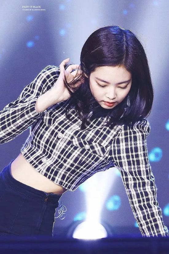 为什么赵丽颖看起来总是奶凶奶凶的?是服化的锅吗? 为什么赵丽颖看起来总是奶凶奶凶的?是服化的锅吗?