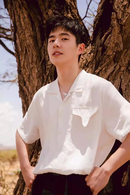暑期度假怎么穿出《夏日冲浪店》的Style插图(15) 暑期度假怎么穿出《夏日冲浪店》的Style