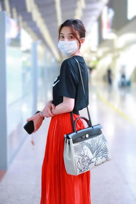 宋祖儿 包袋:Hermès Herbag