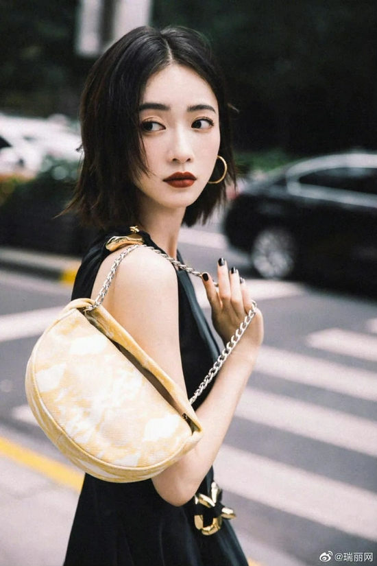 迪丽热巴欧阳娜娜的短发 容易打理还显脸小-幽兰花香 迪丽热巴欧阳娜娜的短发 容易打理还显脸小-幽兰花香