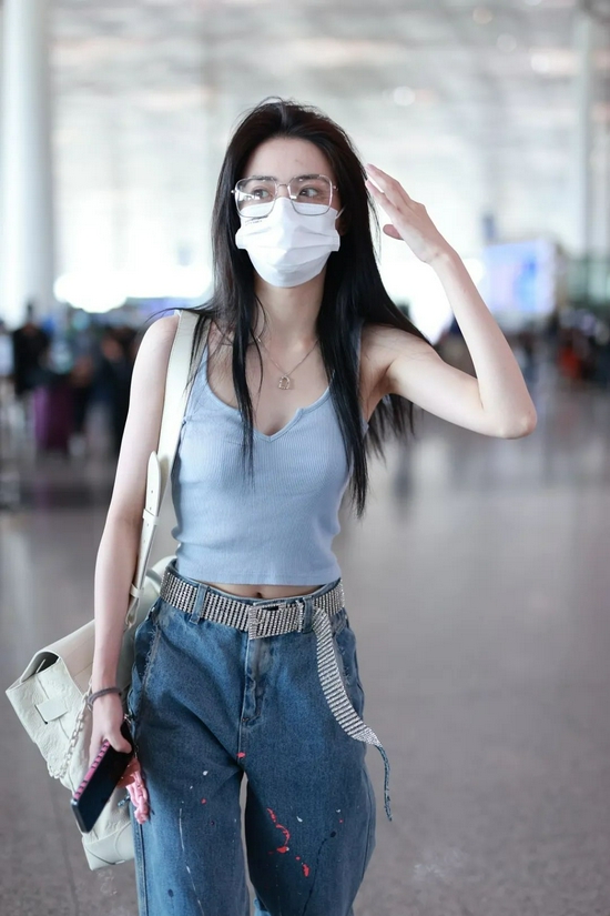 　8月29日，徐璐现身北京机场