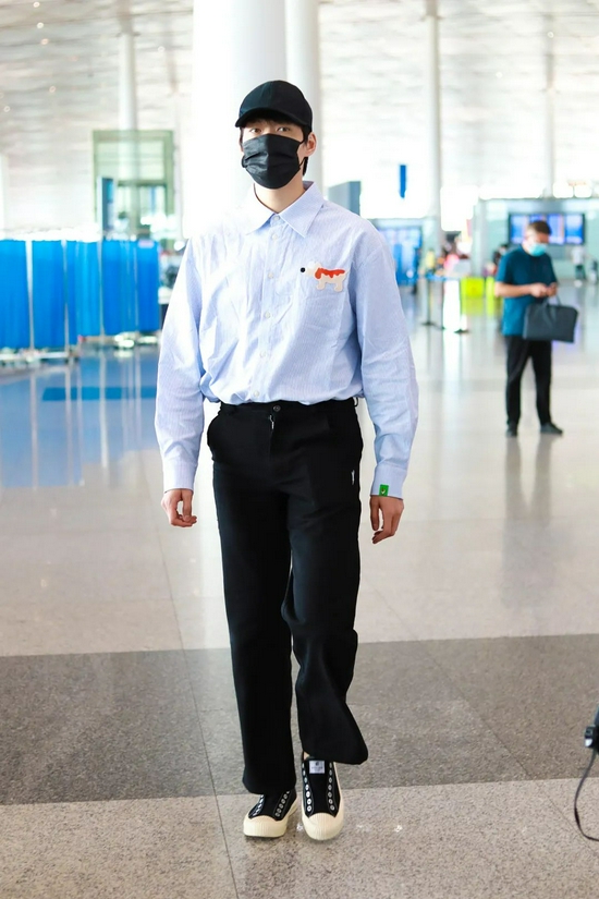 9月6日，魏大勋现身北京机场