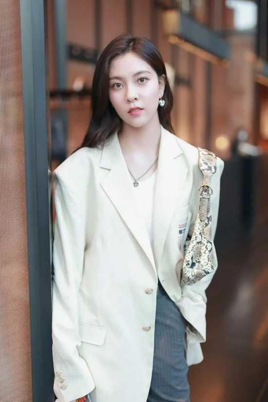 想要倪妮宋妍霏秋冬同款色号 不显色“乌唇”有救吗?-幽兰花香 想要倪妮宋妍霏秋冬同款色号 不显色“乌唇”有救吗?-幽兰花香