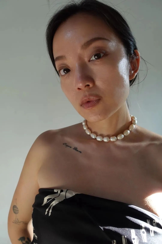 多少是有点口红试色细胞在身上的