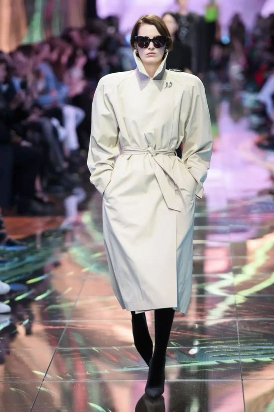为什么有些时尚莫名其妙,但最后却总能火?-幽兰花香 为什么有些时尚莫名其妙,但最后却总能火?-幽兰花香
