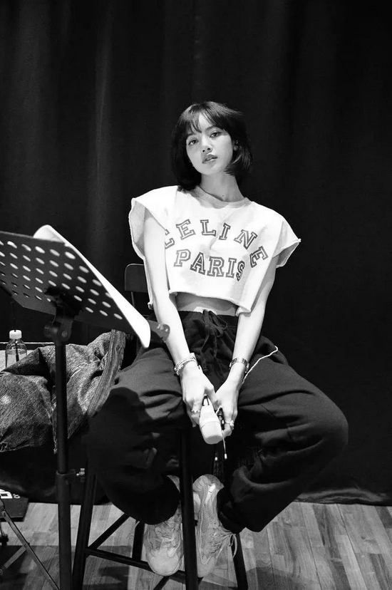 “人间芭比”Lisa的私服穿搭盘点,拽酷辣妹们别错过!-幽兰花香 “人间芭比”Lisa的私服穿搭盘点,拽酷辣妹们别错过!-幽兰花香