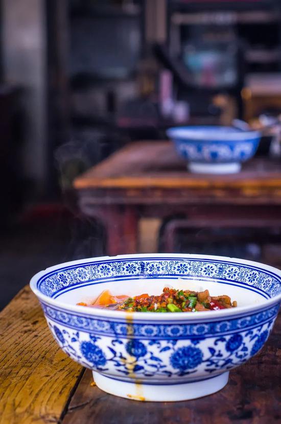 中午吃泡馍晚上吃火锅?中国这辆美食高铁火了 中午吃泡馍晚上吃火锅?中国这辆美食高铁火了