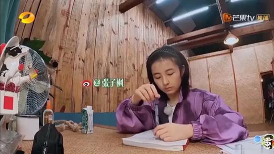 今年高考的子枫妹妹 穿搭不贵还很有一套插图(1) 今年高考的子枫妹妹 穿搭不贵还很有一套