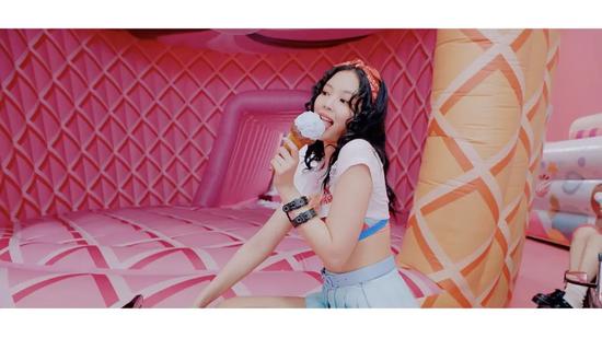 我听的不是歌 而是拥有BLACKPINK的最新妆容指南