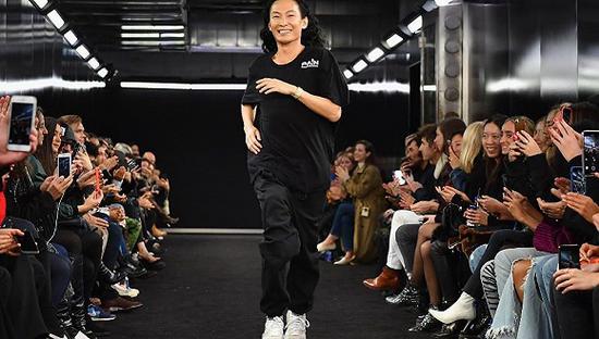 Alexander Wang 2019秋冬大秀 图片来源：Getty Images