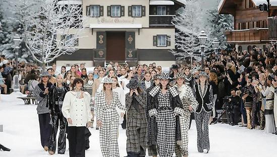 Chanel在巴黎大皇宫举办2019秋冬大大秀 图片来源:Instagram