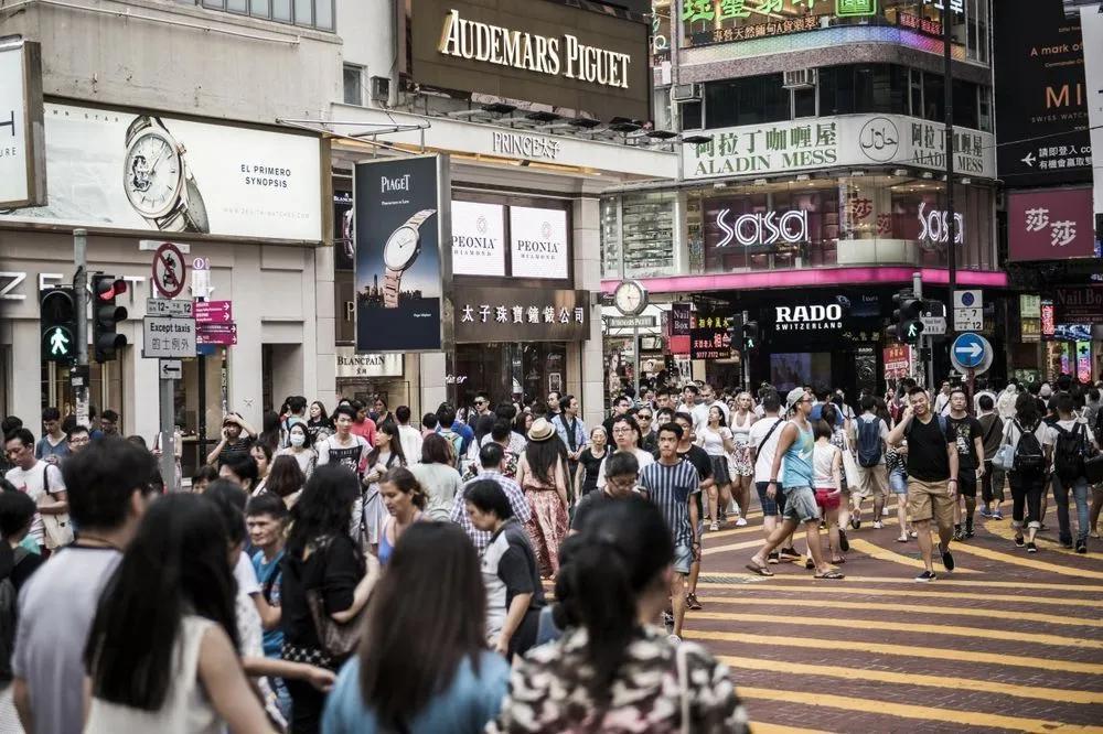 奢侈品公司持续撤离香港 罗素街客流量大幅下跌