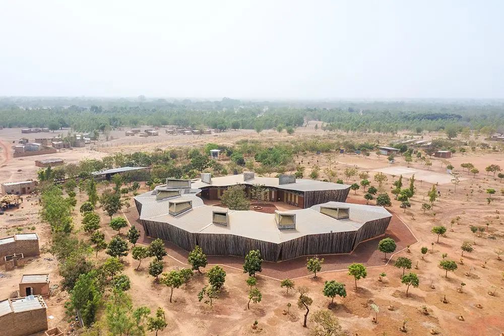 “建筑界的诺贝尔奖”普利兹克奖颁给了非洲建筑师