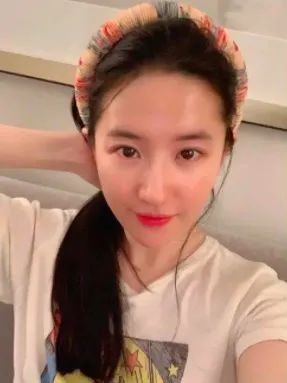 想拍毛晓彤同款复古大片,这条发箍是关键!-幽兰花香 想拍毛晓彤同款复古大片,这条发箍是关键!-幽兰花香