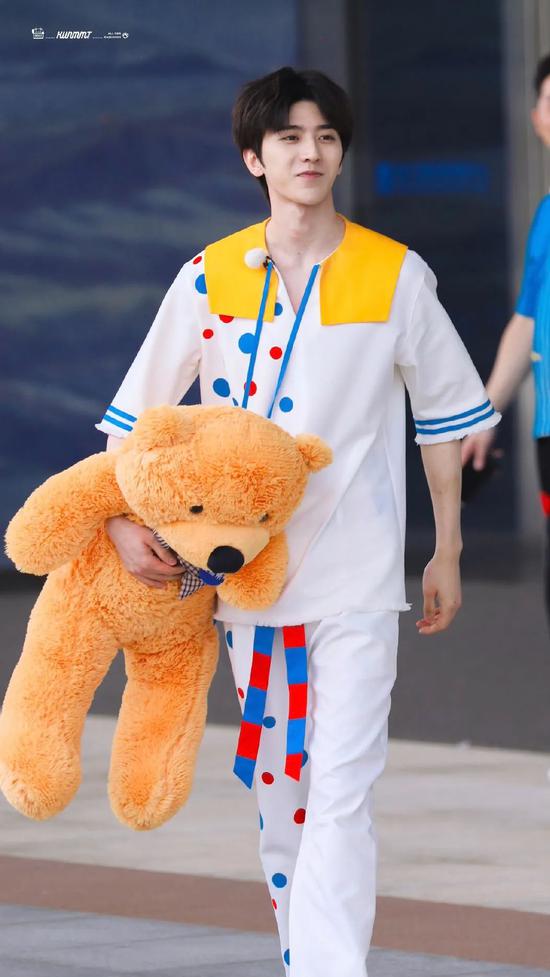 密集恐惧症? 多穿这些波点单品就能治好插图(18) 密集恐惧症? 多穿这些波点单品就能治好