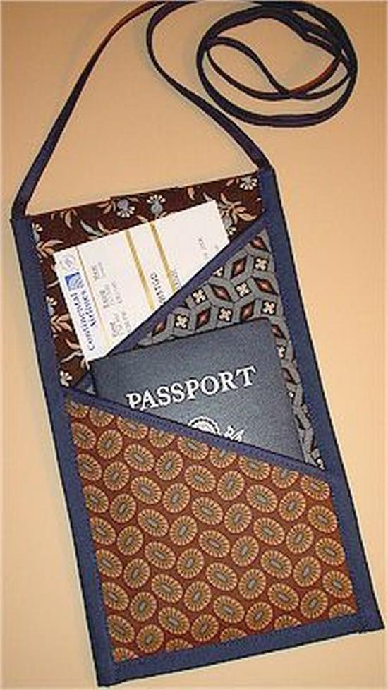装护照的mini bag 图片源自pinterest@StudioKat Designs