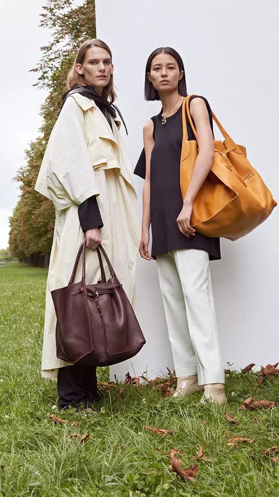 mini包过季下线 今年秋冬是大手袋的天下